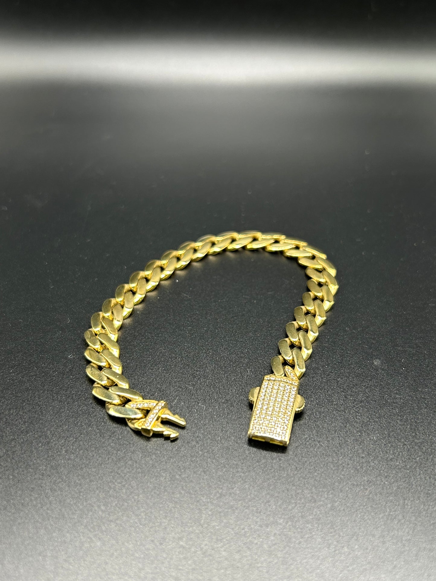 10k Yellow Gold Hollow Monaco Link Blacelet 8.5” 14.0g