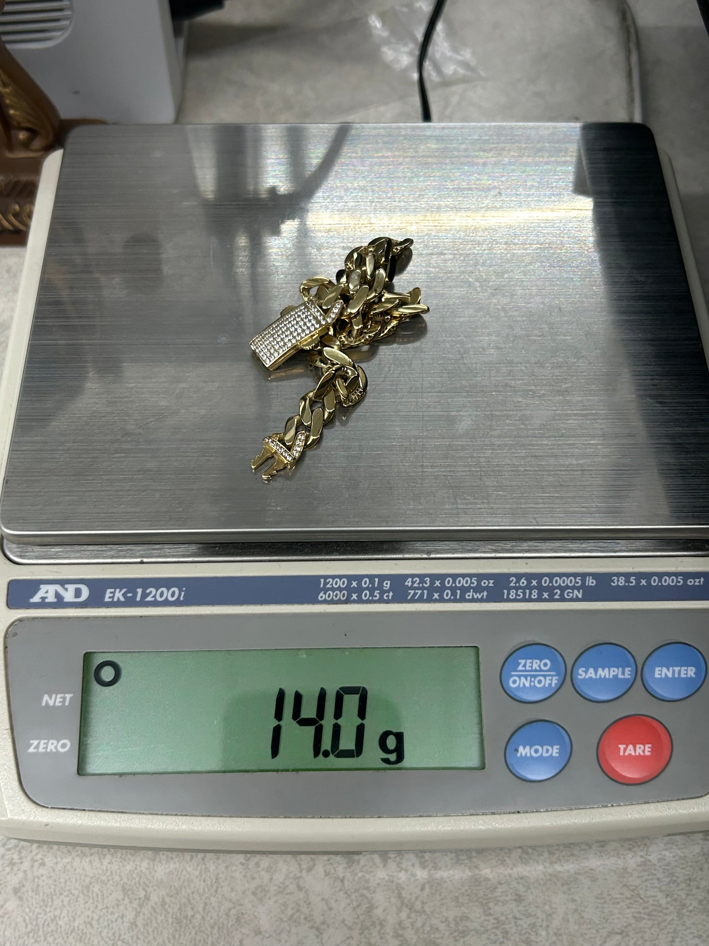 10k Yellow Gold Hollow Monaco Link Blacelet 8.5” 14.0g